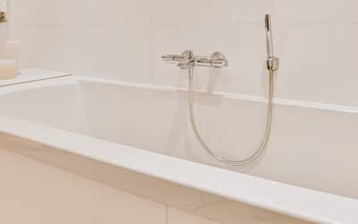 Bathtub Reglazing vs. Replacement: What’s Best for Your Houston Property?