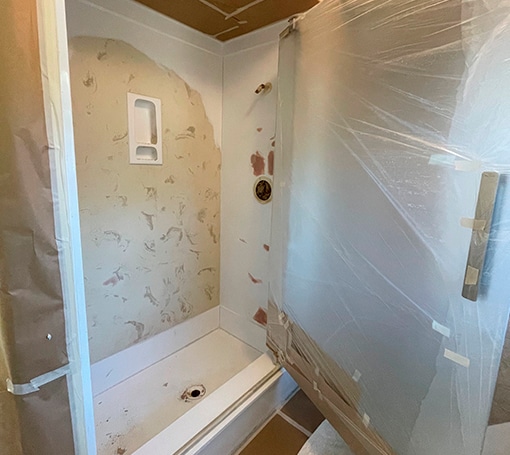 Bathtub Refinishing in Sugar Land TX Before