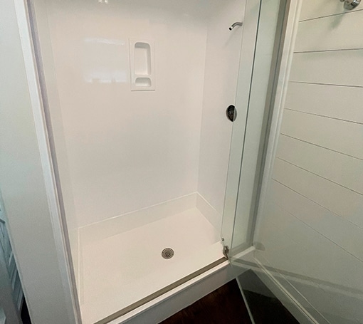 Bathtub Refinishing in Sugar Land TX after